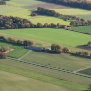 Blick auf den Flugplatz - Platzrunde Nord - Gegenanflug 24